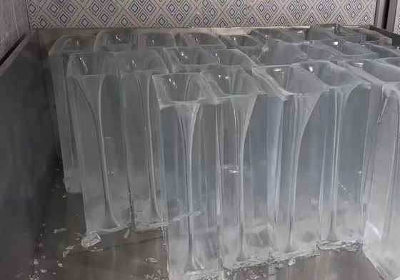 직접 냉각과 R404A/R22 냉각제로 10T/24H 산업용 얼음 제조 기계